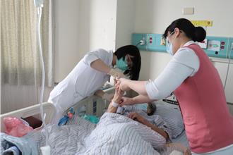 8旬嬤眼歪嘴斜、意識不清 把握黃金救援期送醫 1手術搶命