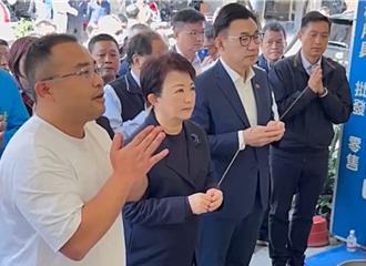 丰原区4连霸里长刘瑞铨病逝  卢秀燕上香悼念