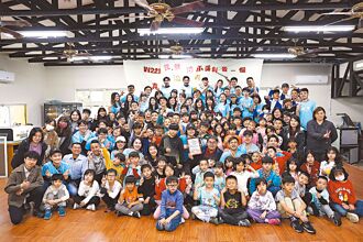 IN221義工團 力挺百吉國小划船隊