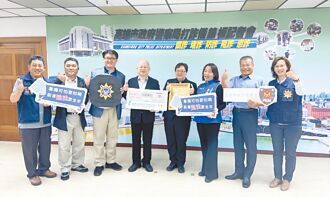 龍騰生技捐快篩 助高雄警方緝毒