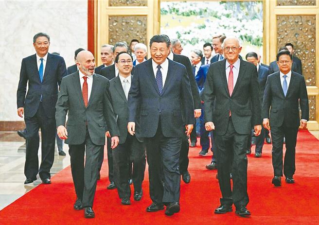 图为2024年3月，大陆国家主席习近平在北京人民大会堂会见美国工商界和战略学术界代表。（新华社）