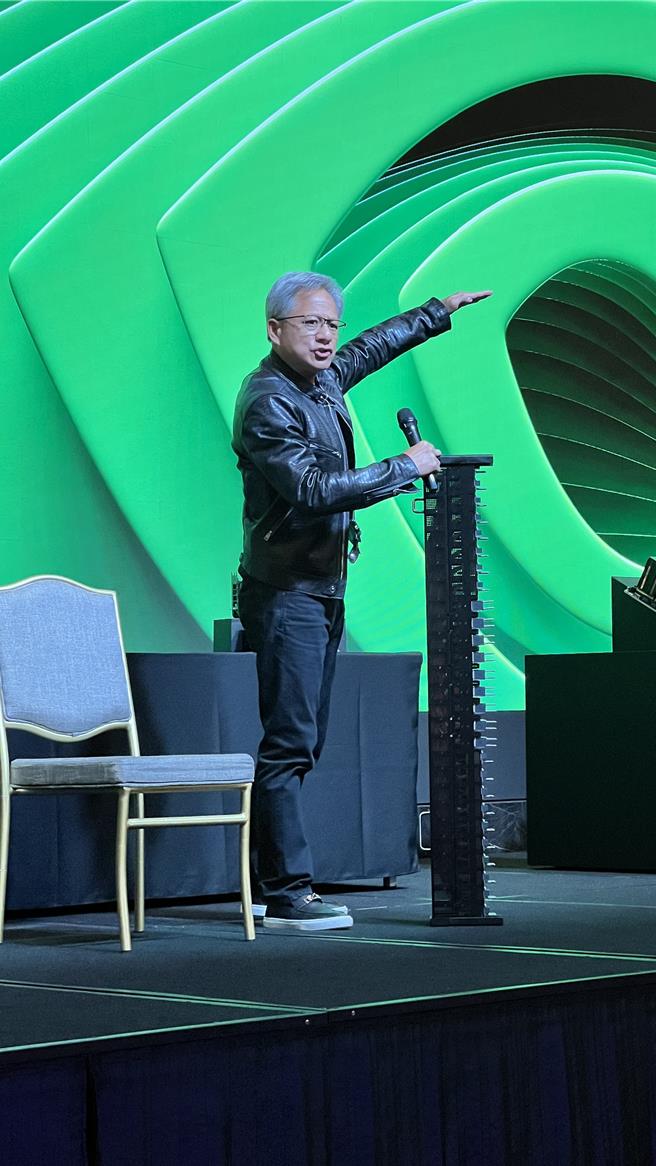 辉达创办人黄仁勋在GTC国际记者会表示，没有人邀情参加合资英特尔，但已经下单台积电美国厂的产能。（图／报系资料照）