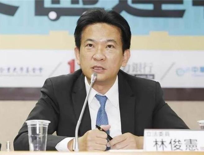 林俊宪建议，第二阶段民进党应该要组织动员，鼓励支持者参与连署大家一起推动大罢免。（本报资料照片）