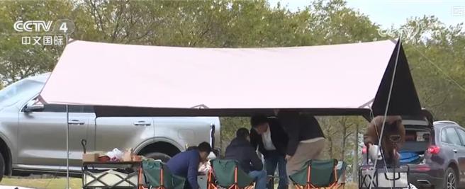 春分到！陆春日经济户外消费升温露营热。（大陆央视）