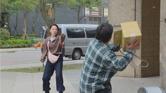 林筳谕《好运来》中饰演蓝苇华的大女儿，首场戏就追逐小偷。（民视提供）