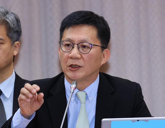 立法院教育及文化委员会20日审查学校供餐法草案，教育部次长张廖万坚（见图）列席备询。（刘宗龙摄）