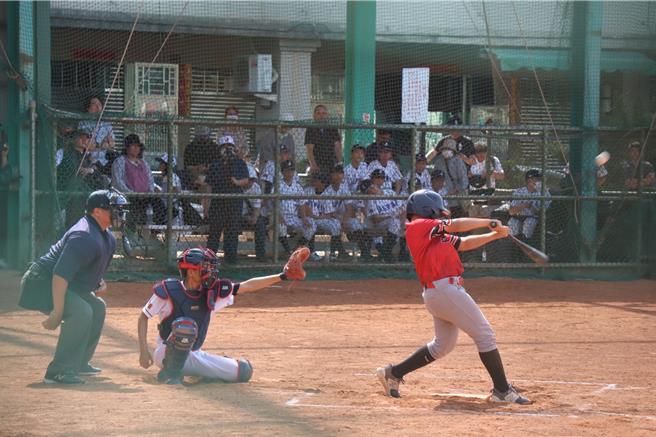 2025年「高雄市第25届台、日软式少年棒球锦标赛」将于22至25日在胜利、立德棒球场点燃战火，今年共有4支高雄市及4支日本大阪少棒劲旅参赛，8支队伍将全力夺取优胜奖杯及10万日圆冠军奖金。（高市府教育局提供／洪浩轩高雄传真）