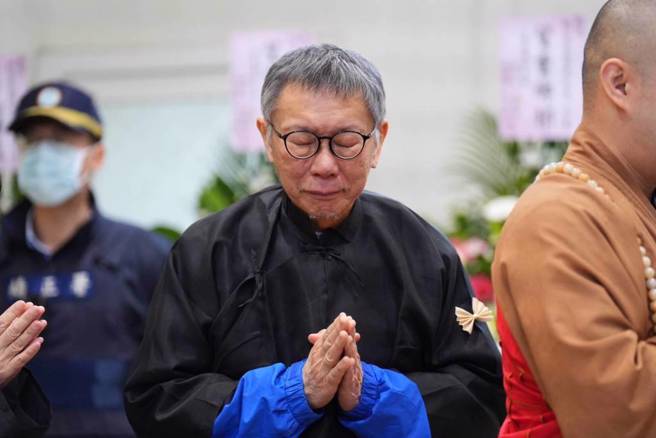 图为柯文哲10日出席父亲告别式，表情哀戚。（中时资料照）