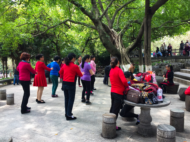 大陆有女子因发现父亲偷偷和「广场舞阿姨」结婚，吓得赶紧去立遗嘱，以免流到阿姨手中。（示意图：shutterstock／达志）