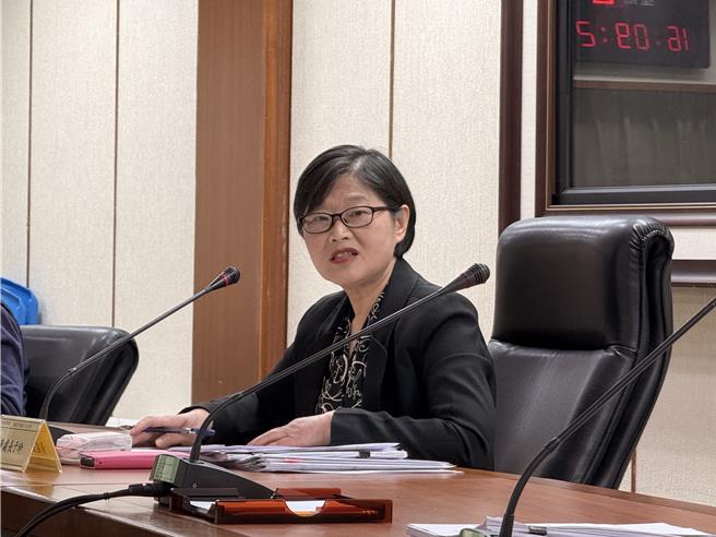 经济部20日公布2月外销订单，年增3成1，优于预期，统计处长黄于玲归纳有三个原因促成。(王玉树摄)