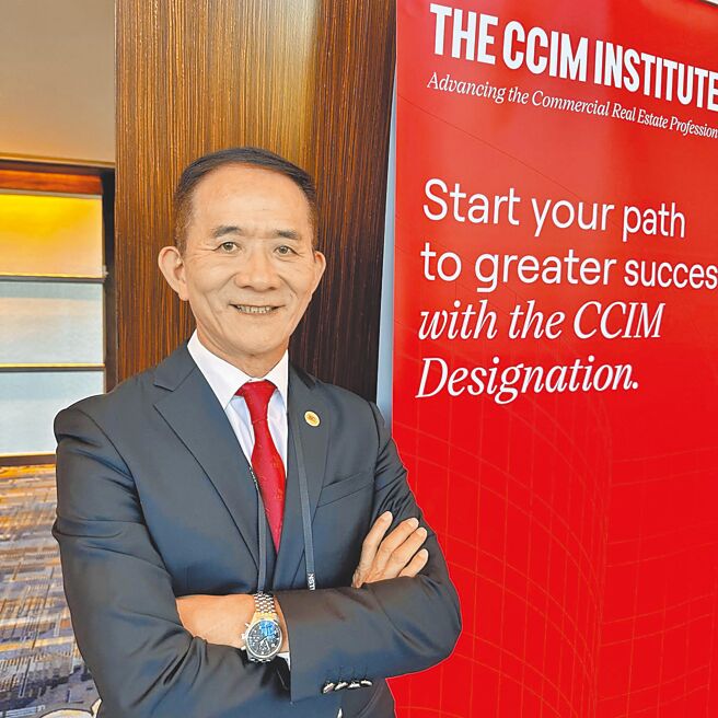 台湾房市低迷，美商ERA董事执行长黄鹏䛥认为现正是投资海外不动产时候，特别是新加坡与马来西亚这两个市场。图／林宜蓁