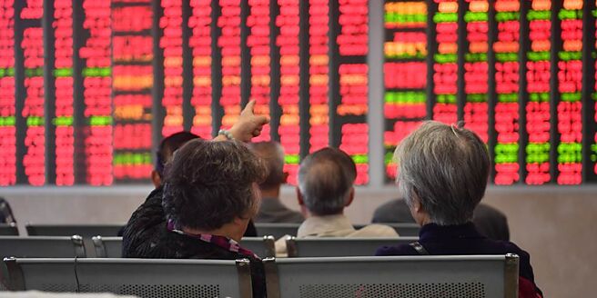 AI相关受惠类股及科技网通，造就大陆股市今年以来绩效傲视全球。图／新华社