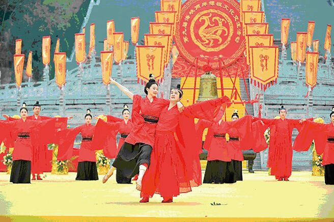 活动安排传统舞蹈表达炎黄子孙对嫘祖「福泽华夏、衣被苍生」的敬仰之情。（方伟光）