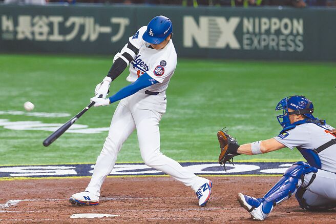 道奇强棒大谷翔平对小熊5局上敲出个人今年首轰。（路透）