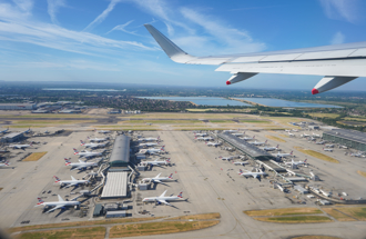 快訊》倫敦變電站起火！希斯洛機場大停電 今全天關閉