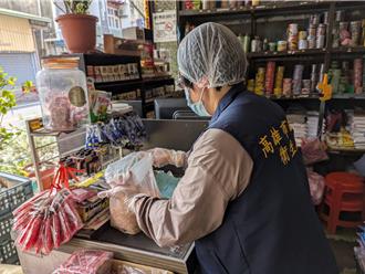 高雄抽查节应景食品 金桔、草莓农药残留遭下架开罚