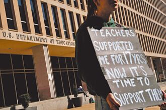 川普簽行政命令 關閉教育部