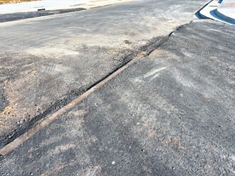 航空城安置街廓 公設淪廢墟