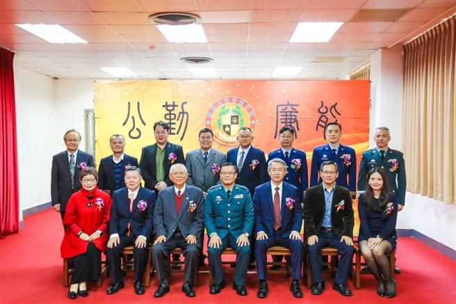 管理学院113周年院庆庆祝大会昨日在復兴岗校区举行，邀请杰出校友「回娘家」共襄盛举。（记者李采霖摄）