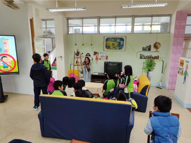 新竹市政府推出今年1月推出「新竹ABC藏宝趣活动」，活动结合「亲师生平台」与「探索智慧通」，鼓励家长与孩子携手以英语探索新竹市的魅力。（新竹市政府提供／王惠慧新竹传真）