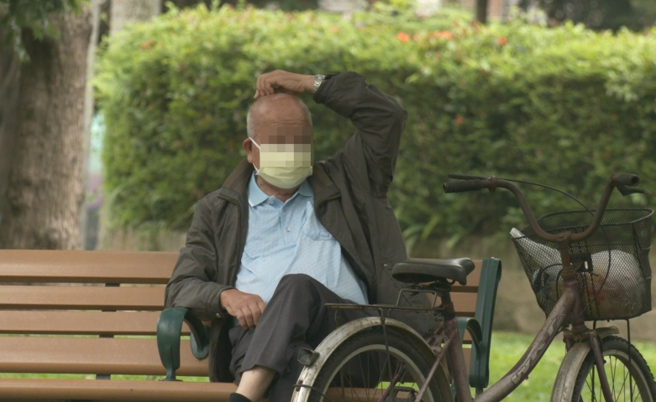 皮肤科医师赵昭明表示，65岁以上长者身体「4部位」容易飘出老人味。(中时资料照)