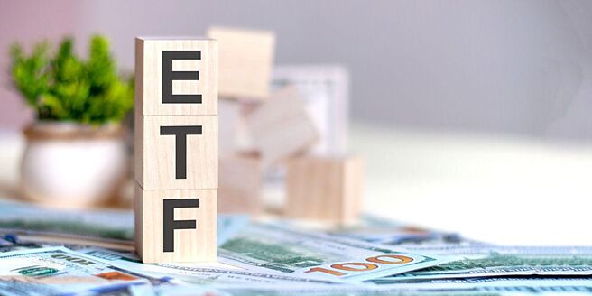 20日护国神山台积电带头反攻，大涨3.47％，台股ETF同步表现不俗，元大台湾50（0050）领军上涨，单日涨幅2.16％居冠市值型ETF。图／freepik