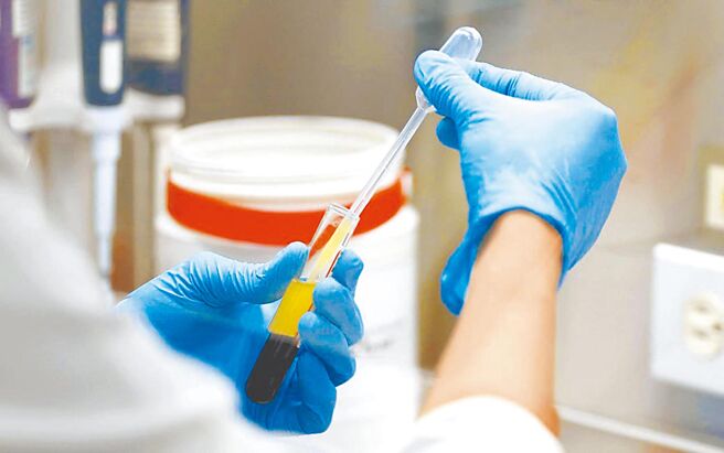 医疗生技产业中长线前景佳，但个股良莠不齐且深受政策影响大。图／本报资料照片