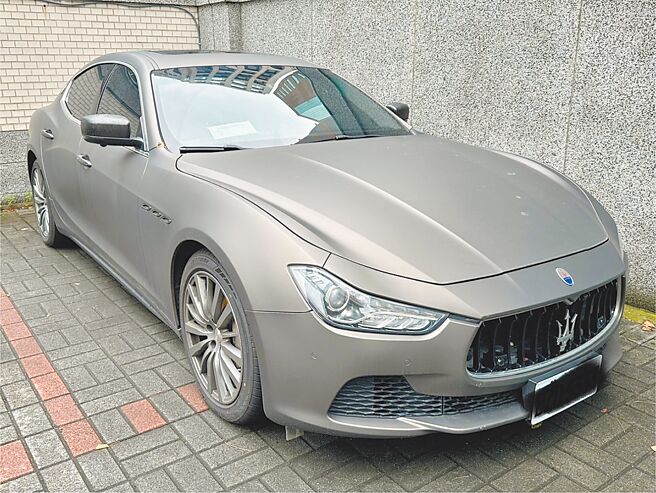 調查局台北市調查處偵破首宗詐團勾結不動產仲介從業人員詐欺案，查扣不動產仲介業者柯男作案用的瑪莎拉蒂轎車。（調查局提供／陳志賢台北傳真）