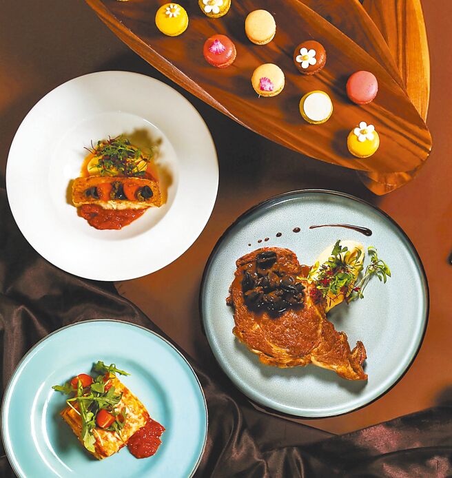 Lobby Lounge平日晚間限定的Semi-buffet，點用義式精選沙拉吧，享主菜加購優惠。（台北萬豪酒店提供）