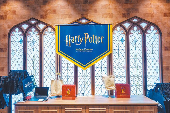 南港LaLaport引進全台首間「哈利波特專賣店」。（吳松翰攝）