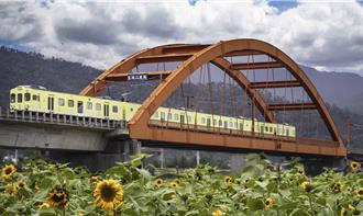 搭铁道这样玩！山岚号穿梭花东纵谷 欣赏美景品尝特色美食