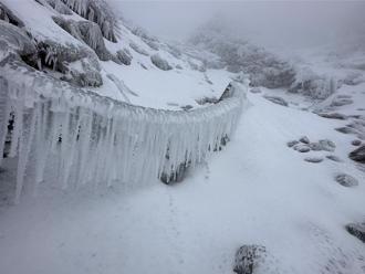 玉山惊传山难！2登山客遭雪埋昏迷 家属急求援「不惜一切资源」