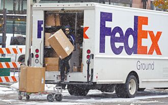 風雨欲來 FedEx、Nike降財測
