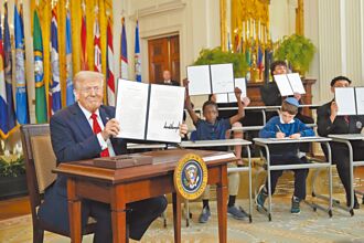 小學生見證 川普廢教育部