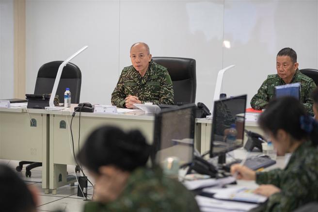 参谋总长梅家树上将宣布操演结束，并肯定操演官兵「快速」应变能量。（军闻社记者陈军均摄）