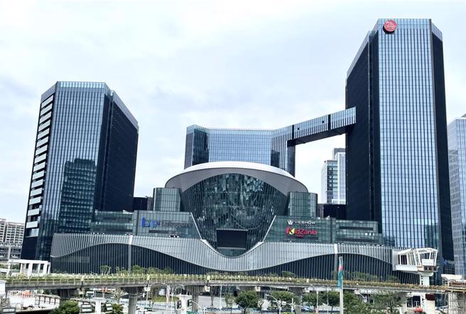 南港LaLaport正式开幕，成为网路讨论焦点。(图／三井提供)