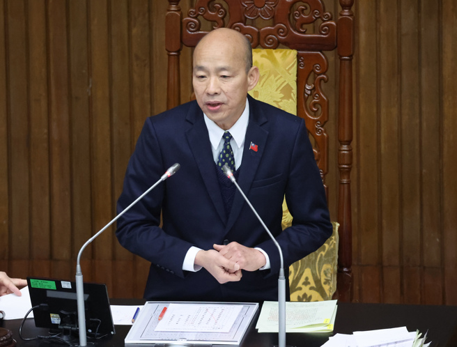 立法院21日院会处理并讨论反废死公投案，针对民进党团干事长吴思瑶发言质疑新党副秘书长游智彬以何种身分出现在议场2楼媒体席，立法院长韩国瑜表示游有「记者证」。（资料照／姚志平摄）