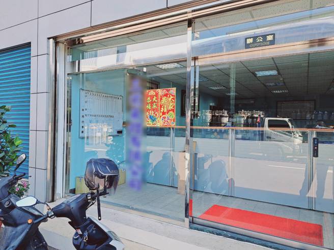 莺歌气体工厂2员工不慎吸入一氧化碳，当场中毒昏迷。（萧宥彤翻摄）