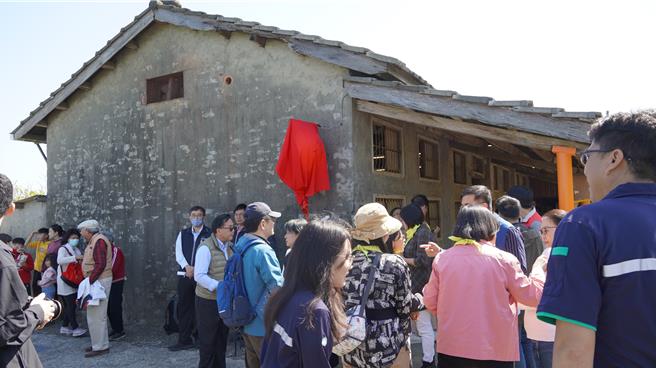 丰原区公老坪社区打造零废弃小屋「桔屋—集吉屋」，22日由环境部长彭启明主持揭牌仪式。（宝智华摄）