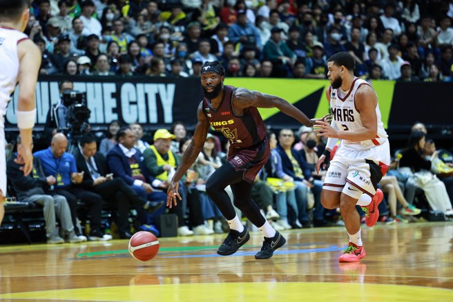 曼尼高替补拿下大三元。(新北国王提供)