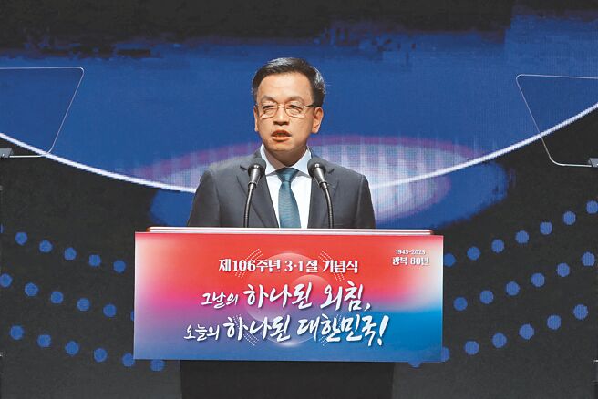 韩国在野党认为代理总统崔相穆（见图）违宪，21日向国会提出弹劾案。（路透）