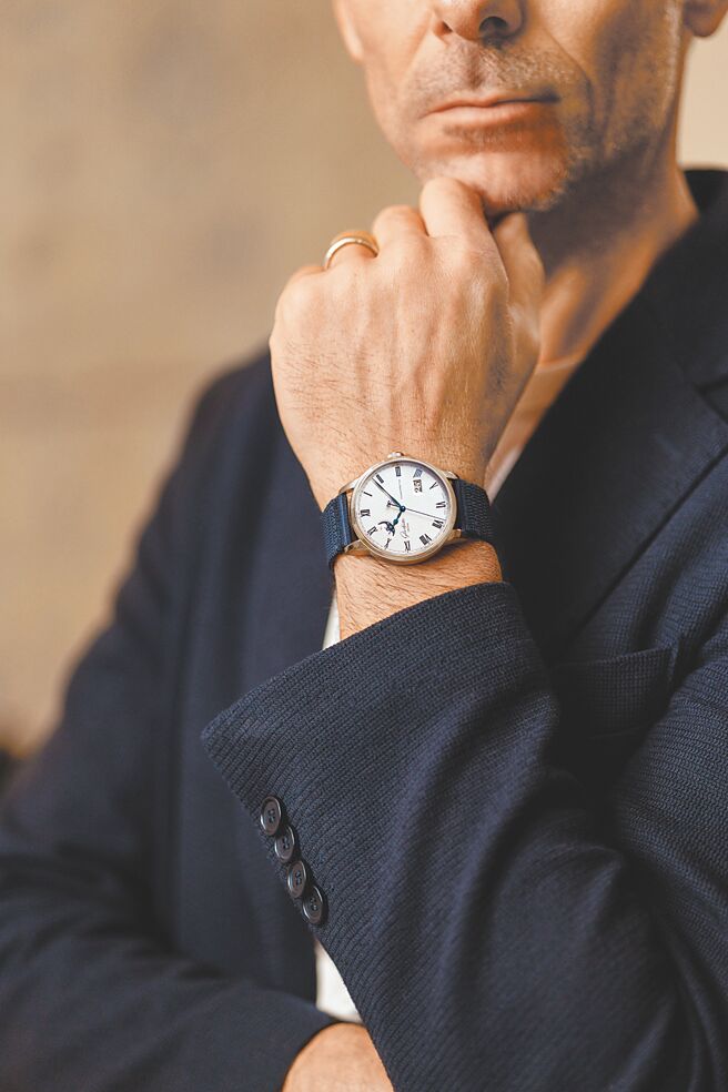 格拉蘇蒂原創議員卓越系列大日曆月相腕表，展現德國工藝之美。（Glashutte Original提供）