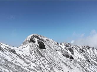 雪山積雪20公分！軟雪將成硬冰 雪管處示警：滑到不行