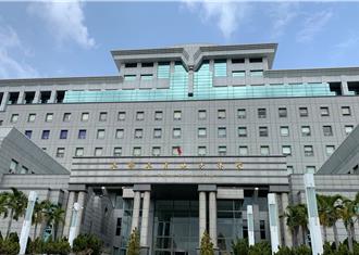 修車工酒後開堆高機　下車看熱鬧慘被查獲酒駕