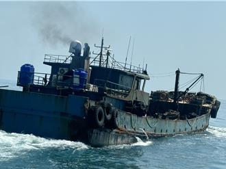 新竹海巡查扣三無駁油船  阻斷越界大陸船隻補給