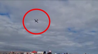 南非空展慘劇！ 2000人目擊飛機墜地爆炸 40年經驗飛官身亡