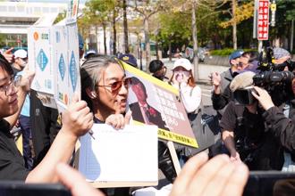 粉专酸史书华弱到小草一碰就倒？网喊：我人在现场