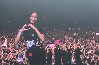 Jisoo突现身观眾席「酿9500人推挤」 遗憾喊卡：有点危险