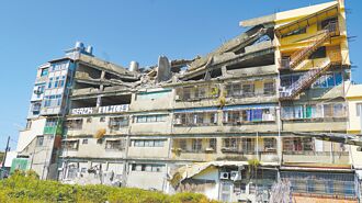 台中清水大樓坍塌 漏夜撤35住戶