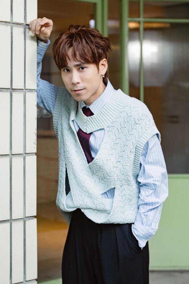 片山凉太曾經歷早上打工，晚上做音樂的日子，如今他以《富都青年》主題曲獲得金曲肯定，並入圍金馬獎。（圖／楊澍攝）